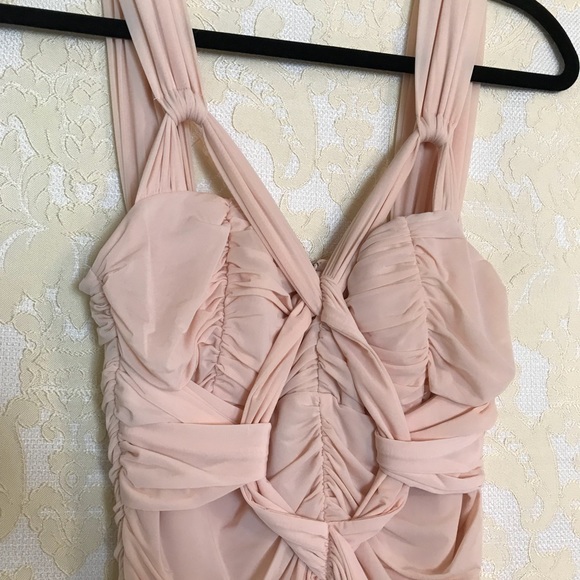 Beautiful Light pink layered design dress - Size M - Picture 3 of 8